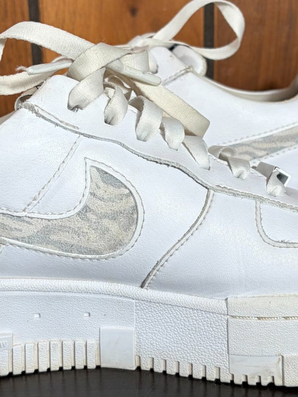 Size 8.5 - Nike Air Force 1 Low Pixel SE White Zebra Womens Sneakers GUC - Picture 4 of 10